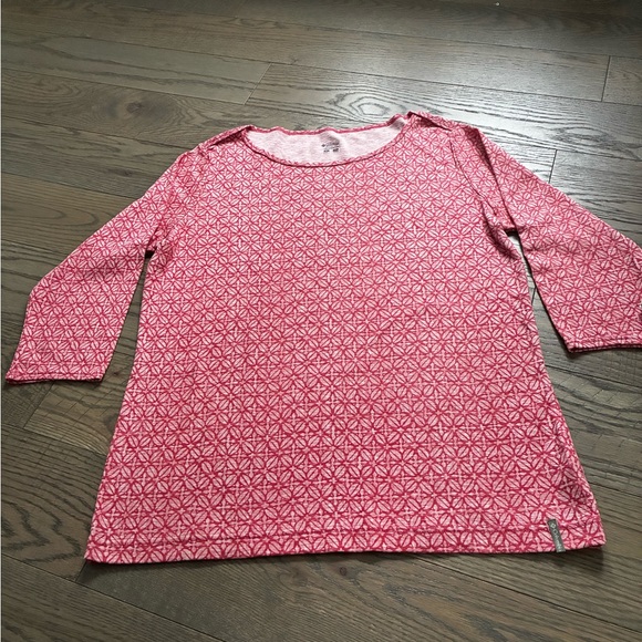 Columbia Sportswear Women’s Red Geometric Floral Scoop Neck Long Sleeve Shirt - Picture 8 of 10